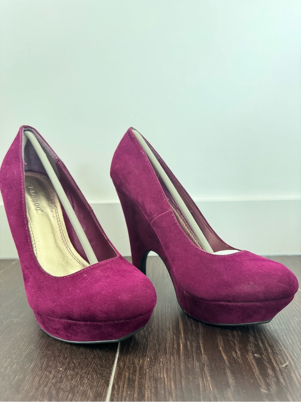 Women’s Suede Platform Pumps in Deep Berry